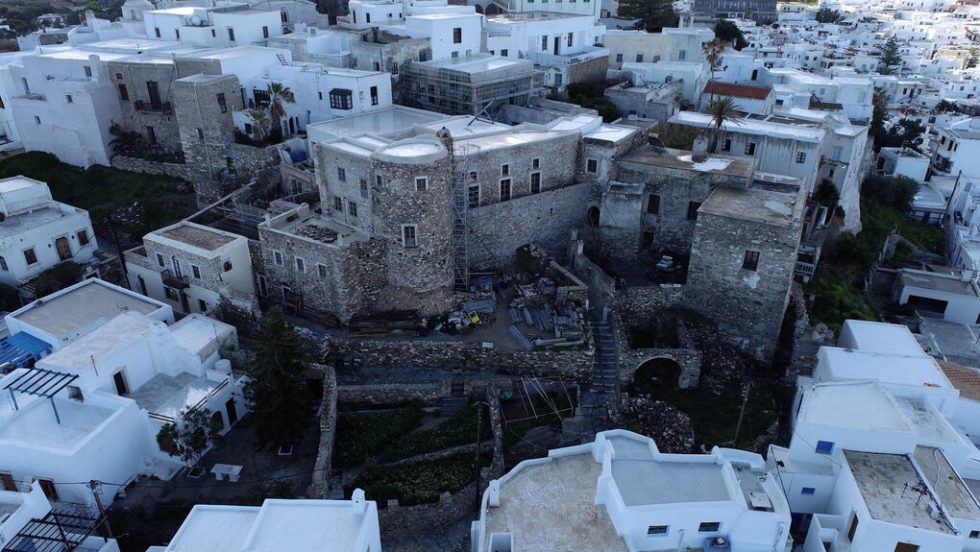 Αποψη του κάστρου της Νάξου, εκεί όπου δημιουργούνται το Μουσείο Κυκλαδικού Πολιτισμού και το Μουσείο Ναξιακού Πολιτισμού που θα φιλοξενήσουν μοναδικά εκθέματα. Και τα τρία κτίρια είναι ιστορικής σημασίας και μοναδικής αρχιτεκτονικής